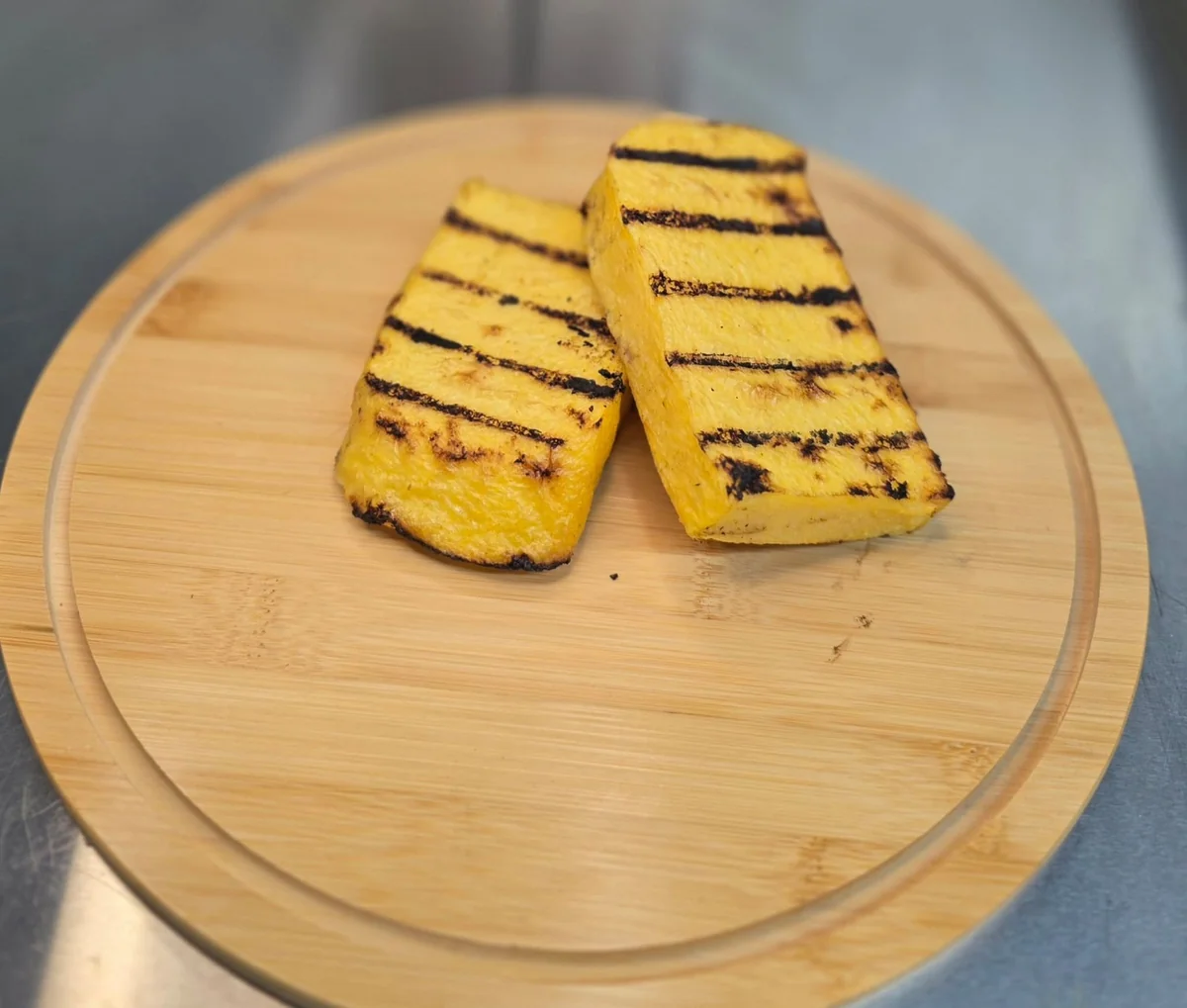 Mămăligă la Grătar - Mămăligă proaspătă pregătită pe grătar