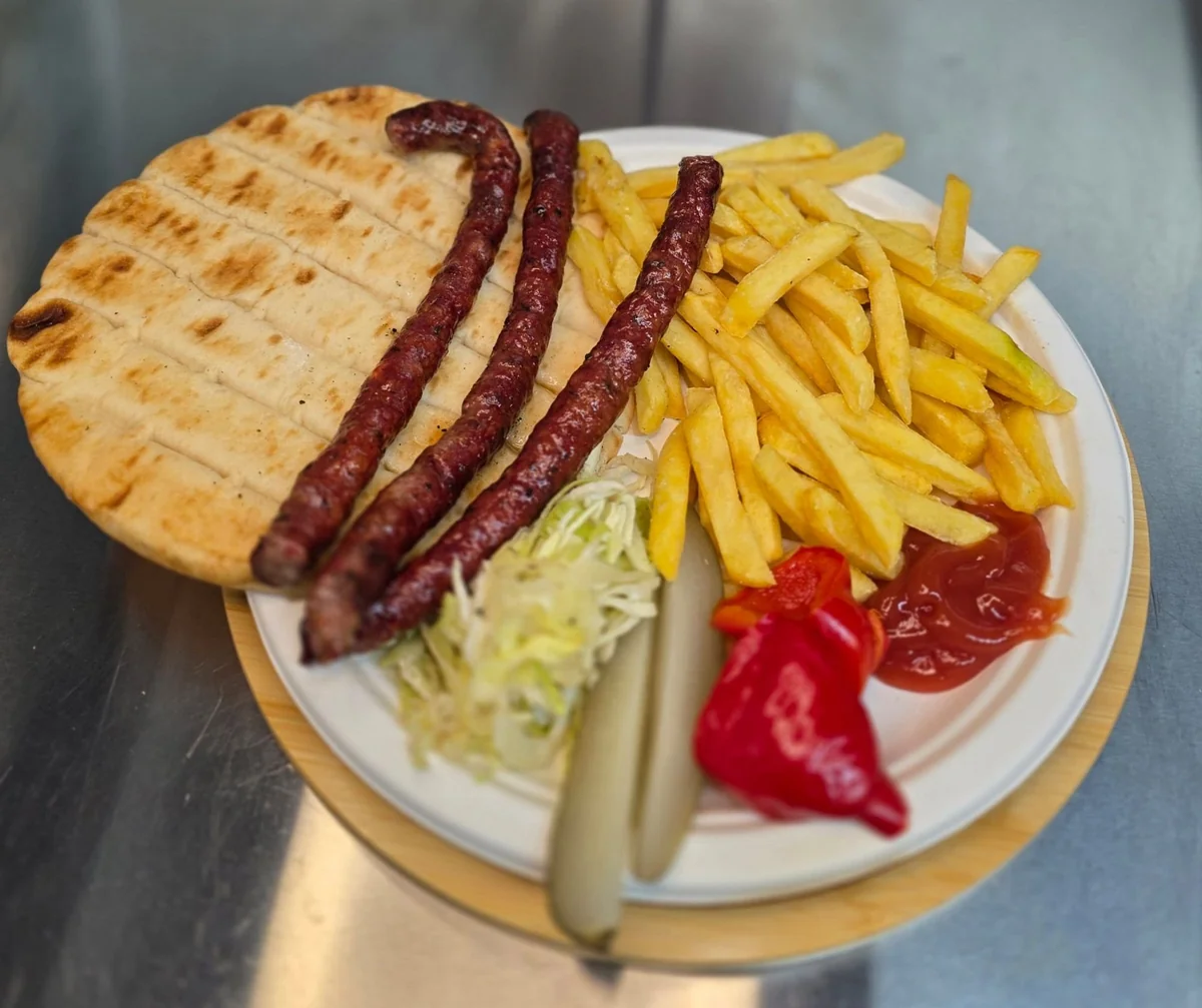 Meniu Cârnați Picanti - Cârnați picanti de porc cu garnitură completă